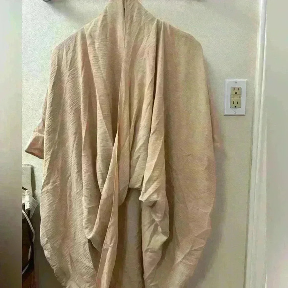 SHEIN nude lounge outfit. Classic look, size Large. Never Worn- new in bag. - Picture 2 of 5